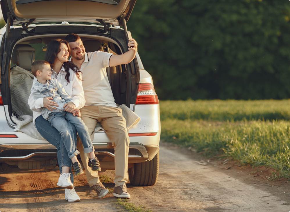 Familia en carro